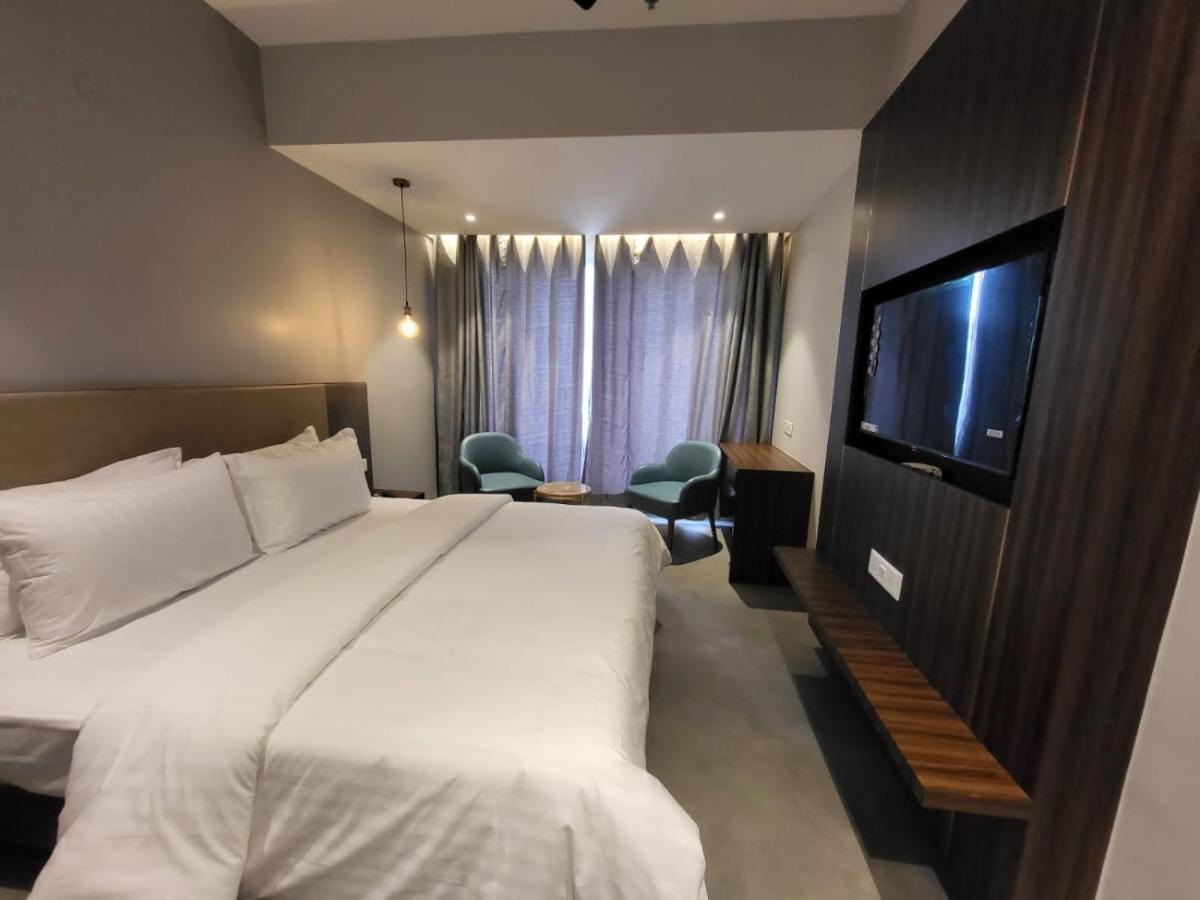 Belvedere Suites Greater Noida Bagian luar foto