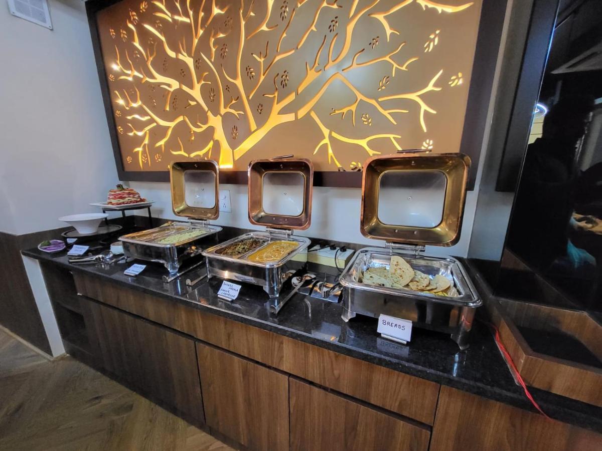 Belvedere Suites Greater Noida Bagian luar foto