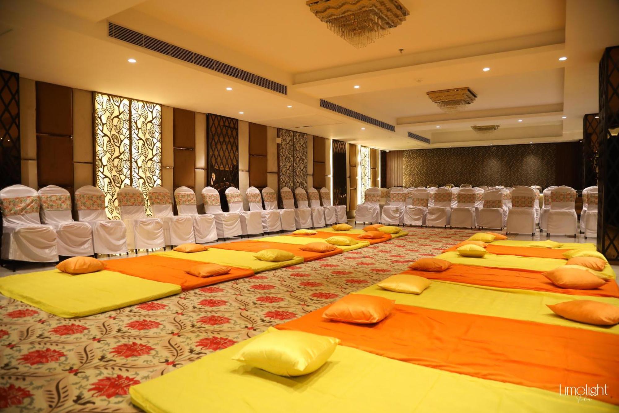 Belvedere Suites Greater Noida Bagian luar foto