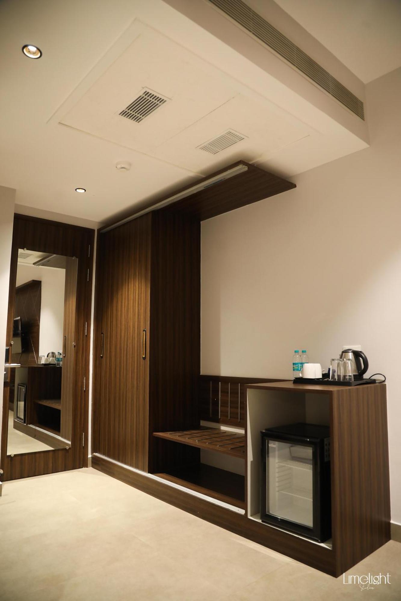 Belvedere Suites Greater Noida Bagian luar foto