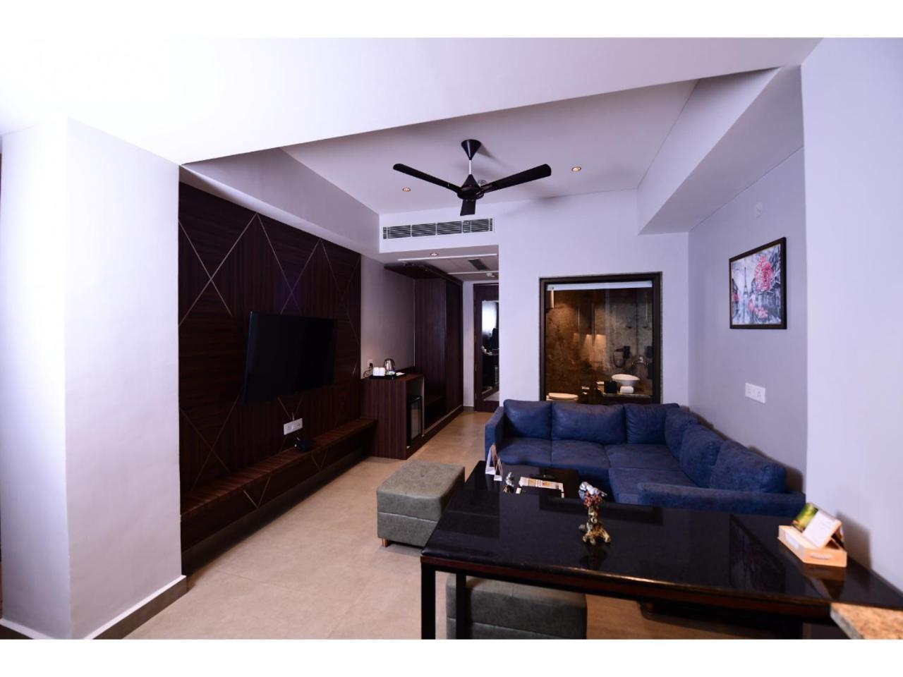 Belvedere Suites Greater Noida Bagian luar foto