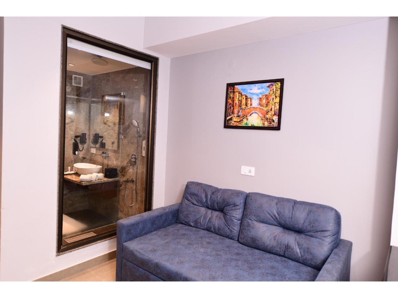 Belvedere Suites Greater Noida Bagian luar foto