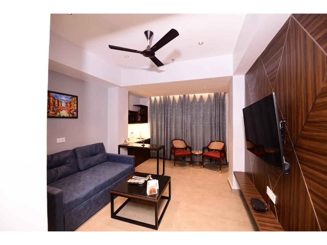 Belvedere Suites Greater Noida Bagian luar foto