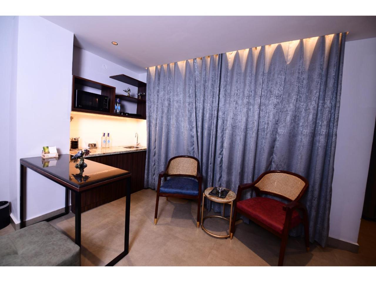 Belvedere Suites Greater Noida Bagian luar foto