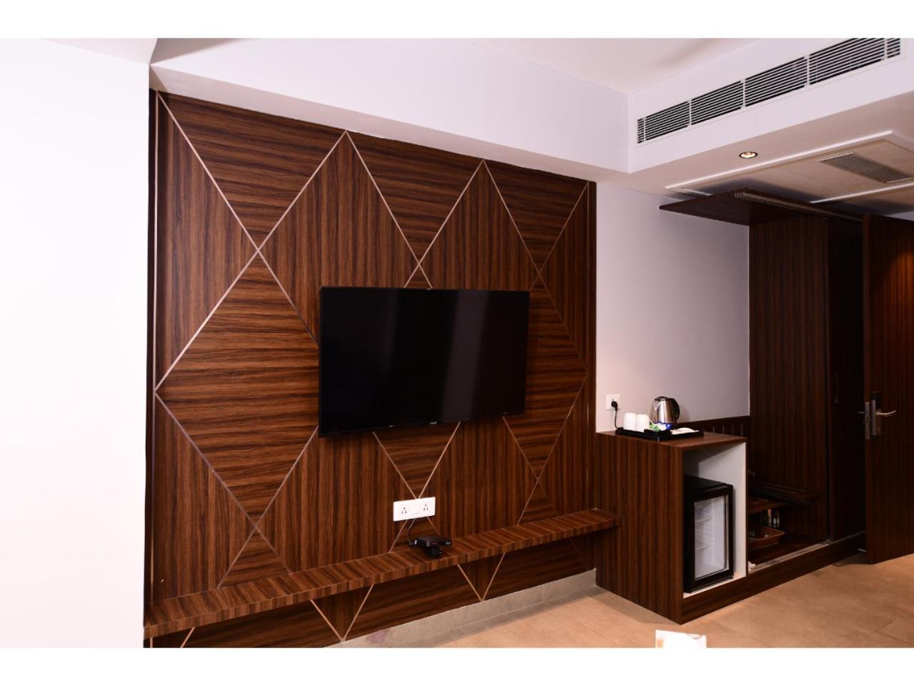 Belvedere Suites Greater Noida Bagian luar foto