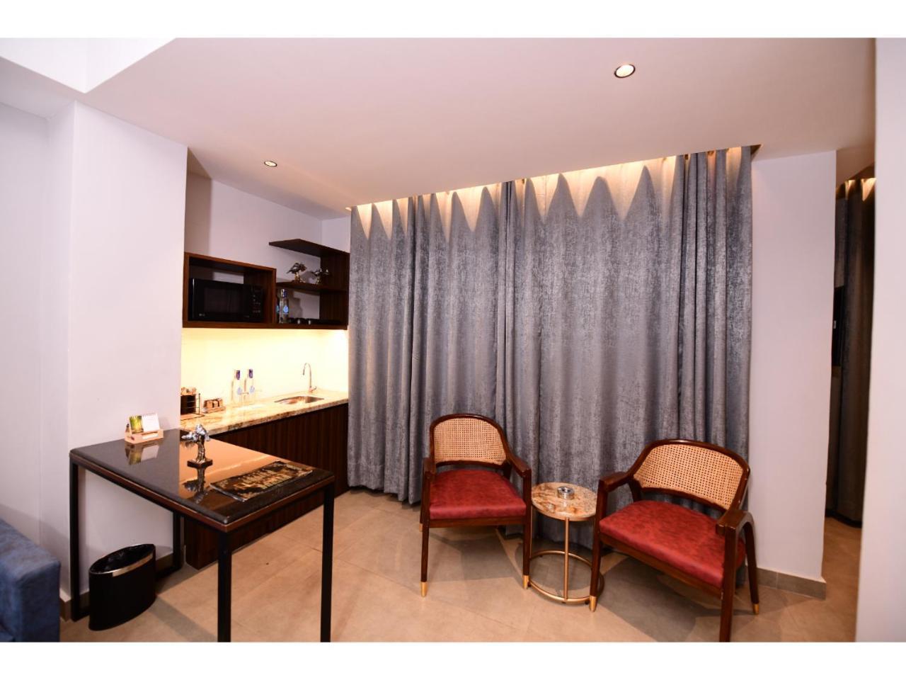 Belvedere Suites Greater Noida Bagian luar foto