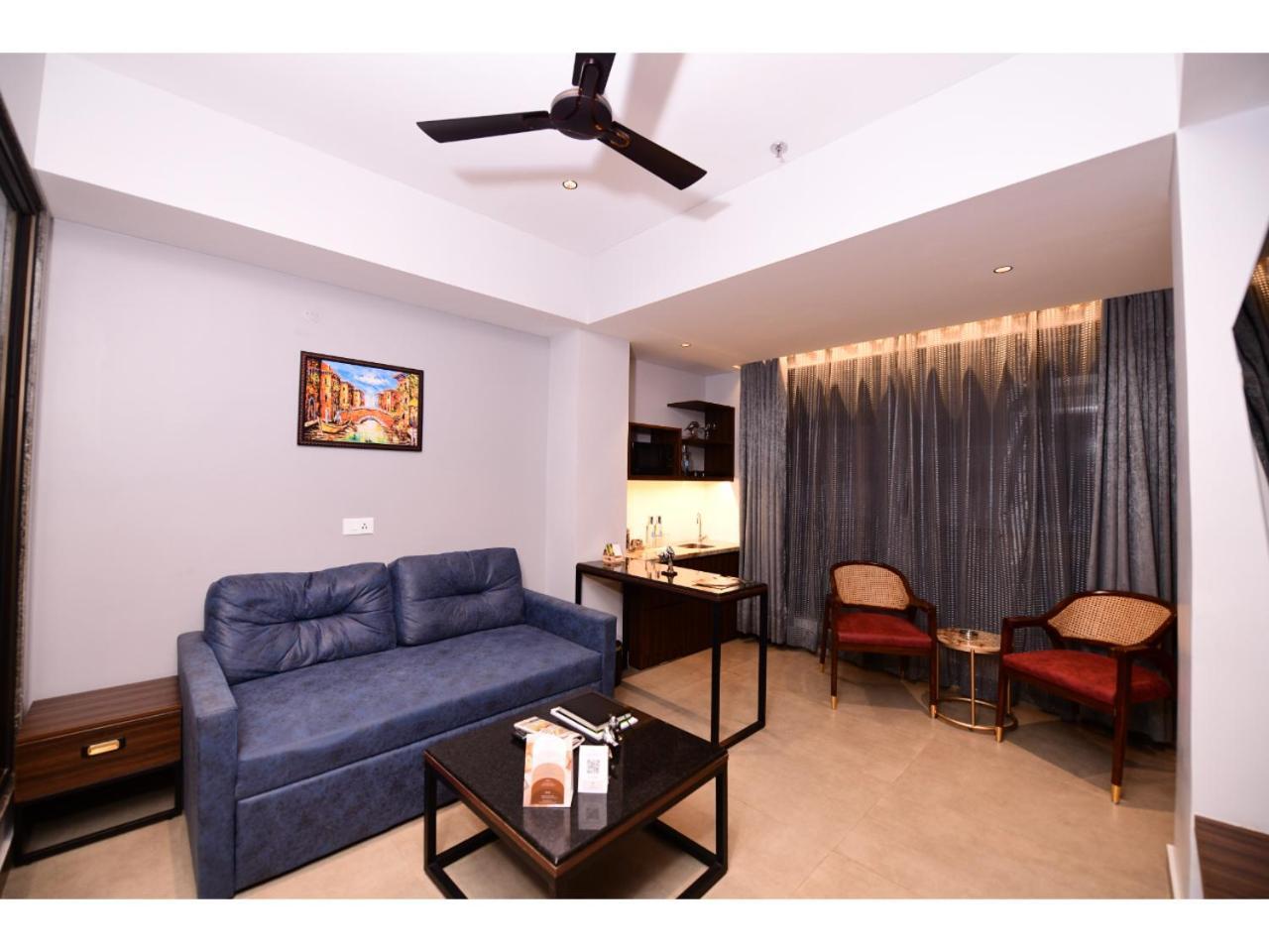 Belvedere Suites Greater Noida Bagian luar foto