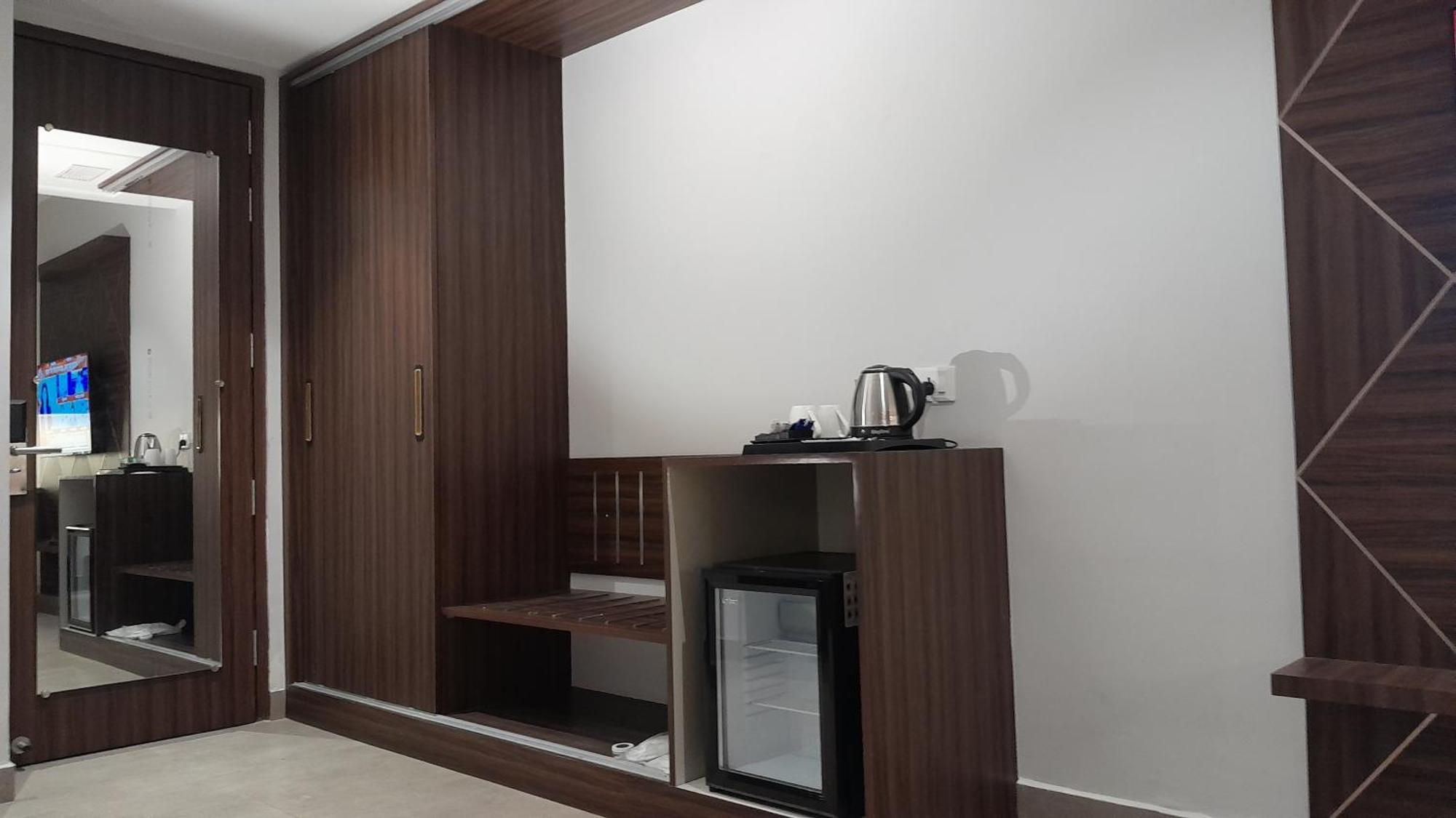 Belvedere Suites Greater Noida Bagian luar foto