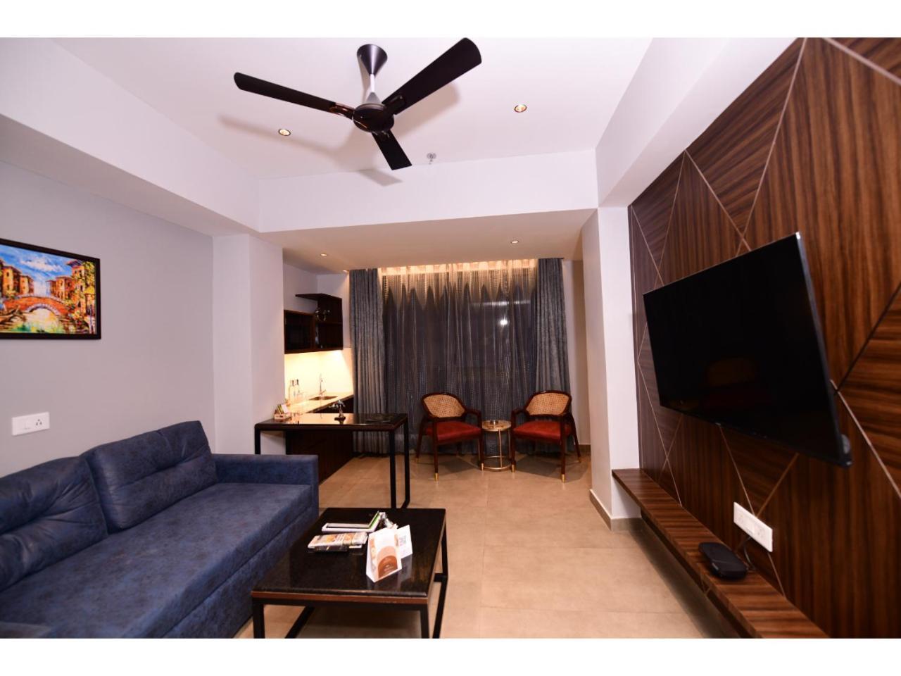 Belvedere Suites Greater Noida Bagian luar foto