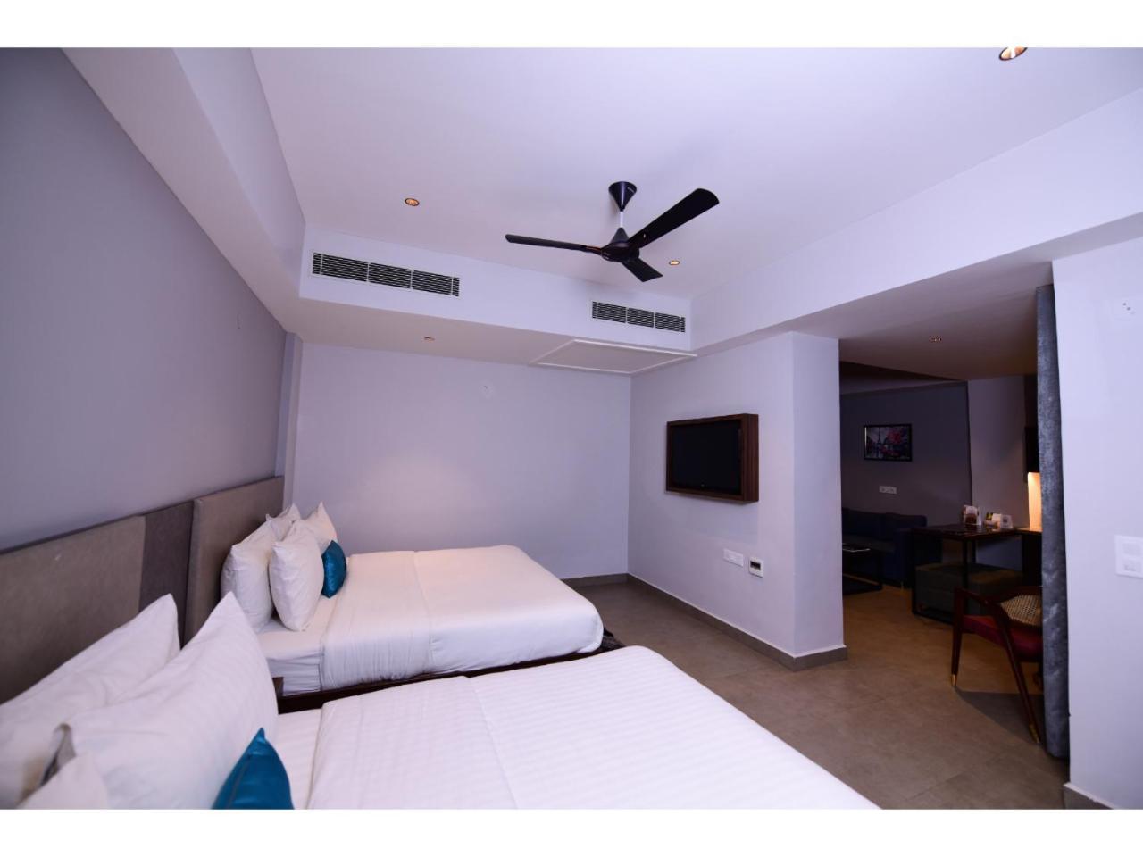 Belvedere Suites Greater Noida Bagian luar foto
