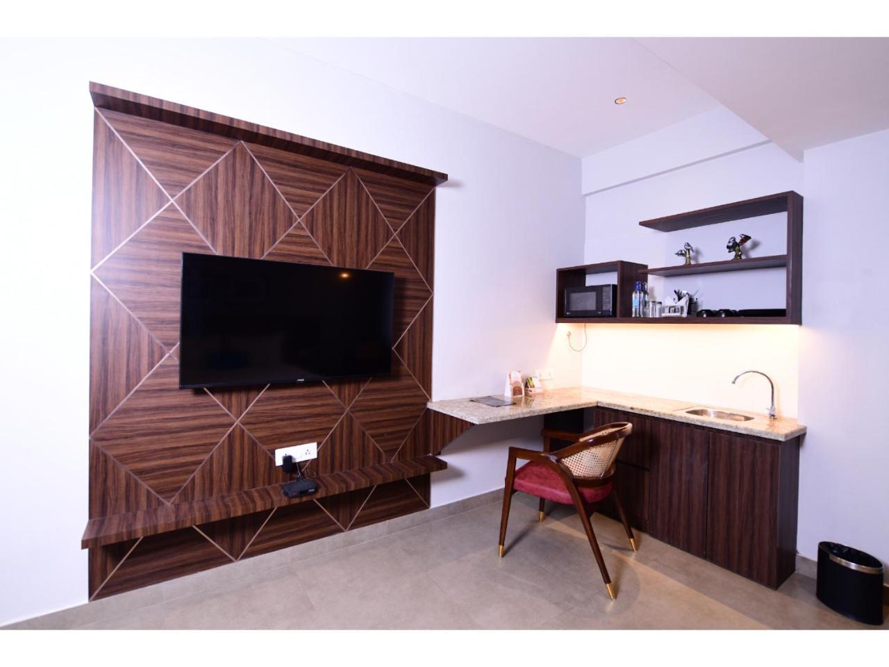 Belvedere Suites Greater Noida Bagian luar foto