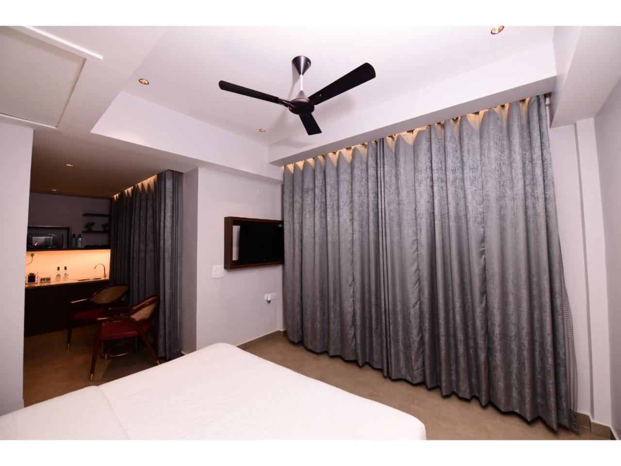 Belvedere Suites Greater Noida Bagian luar foto
