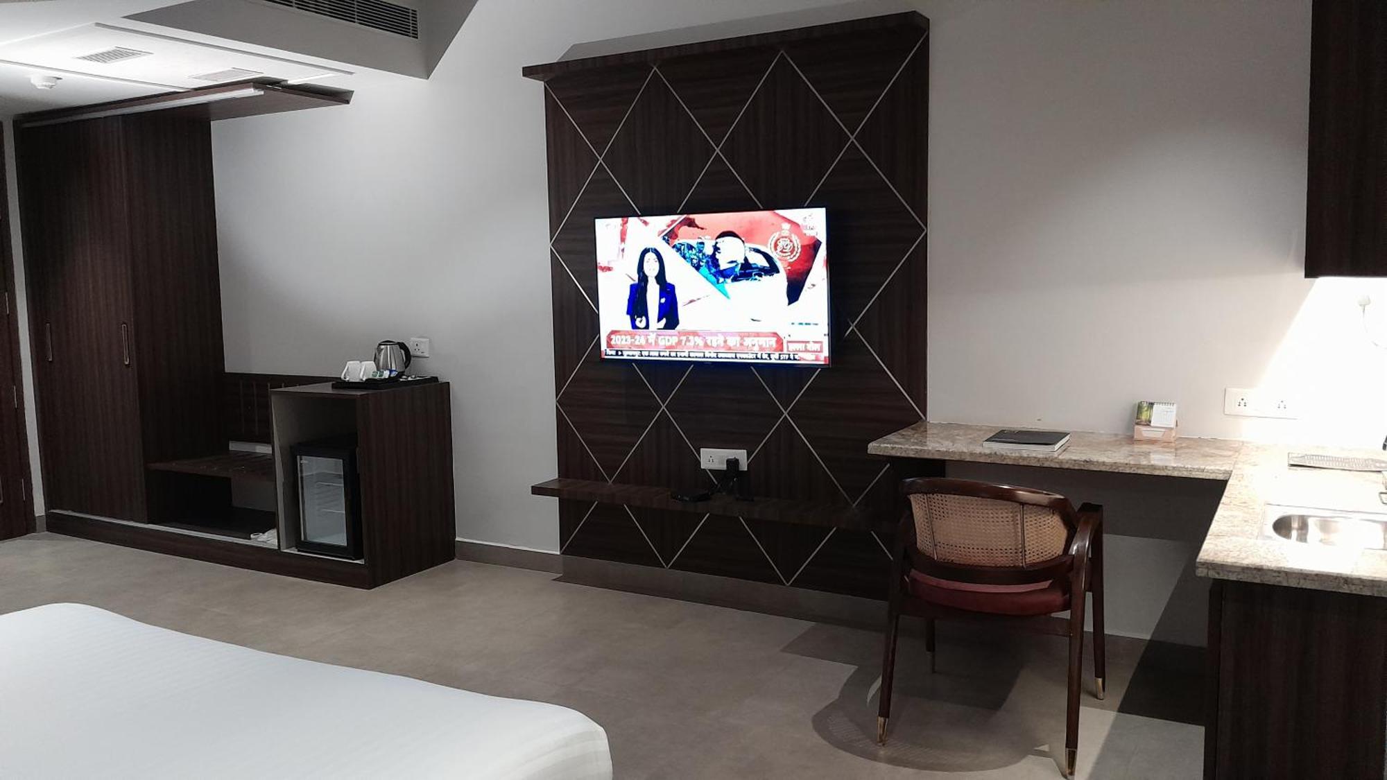 Belvedere Suites Greater Noida Bagian luar foto